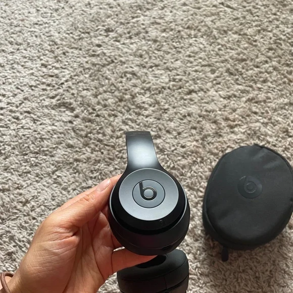 Beats solo 3 wireless headphones and case